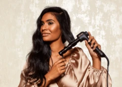 HOT TOOLS Curl Bar Black Gold 32mm -L'Oreal Verkoop htcurl1181bg product in use 300dpi min 1