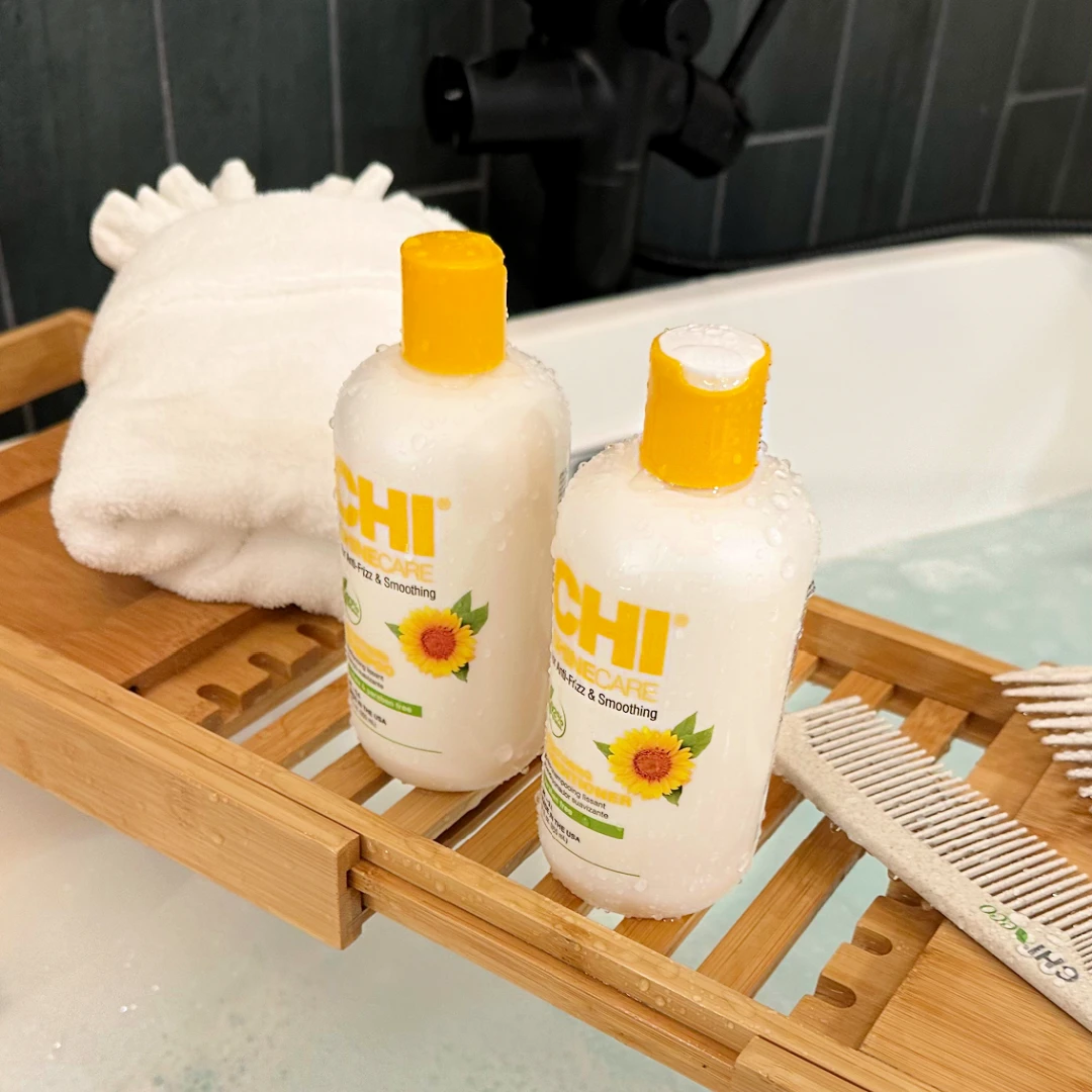 CHI ShineCare Smoothing Shampoo 739ml 2 CHI ShineCare Smoothing Shampoo 739ml - Afbeelding 2